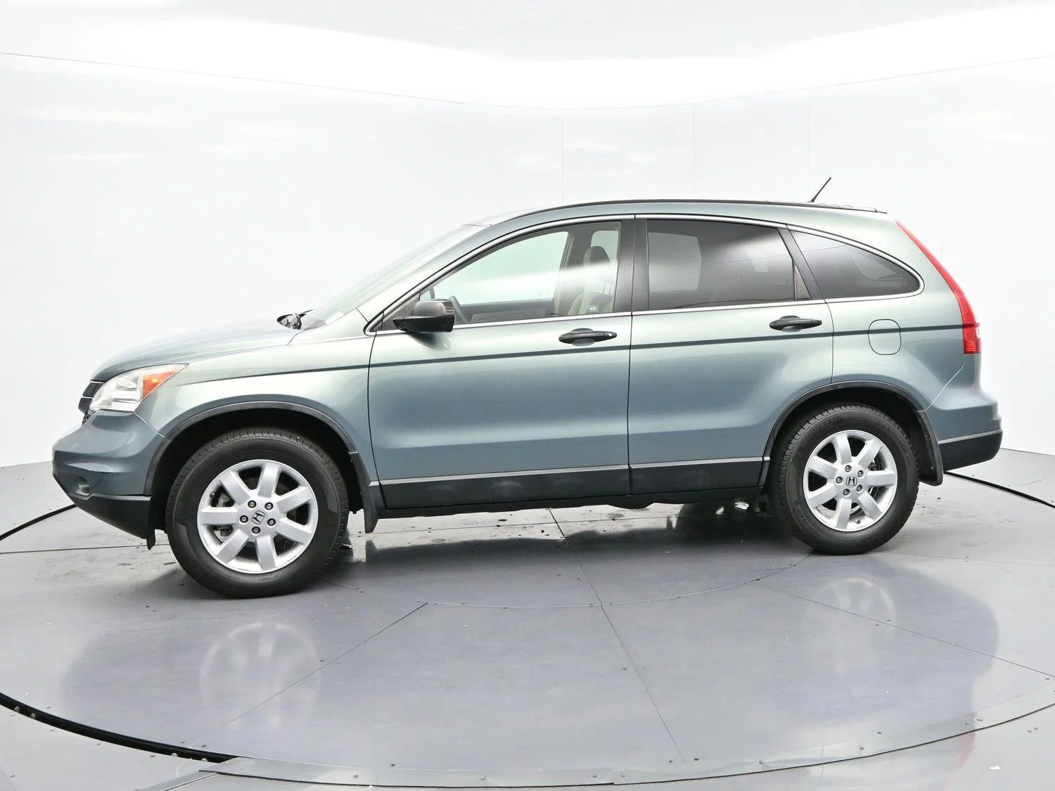 Used 2011 Opal Sage Metallic Honda SE image 2