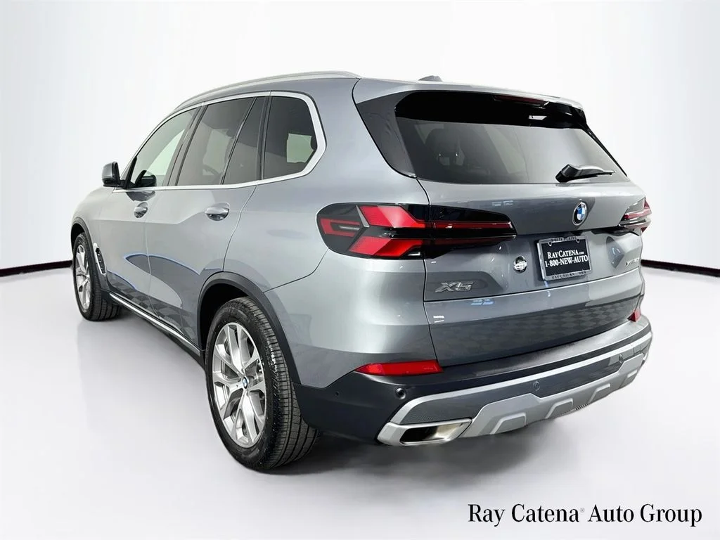Used 2026 Gray BMW xDrive40i image 5