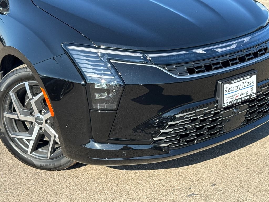 New 2027 Diamond Black Crystal Pearl-Coat Exterior Paint Chrysler Pinnacle image 6