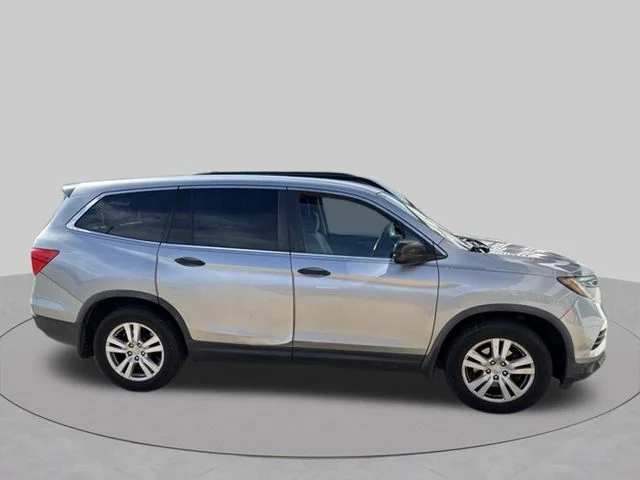 Used 2017  Honda LX image 2