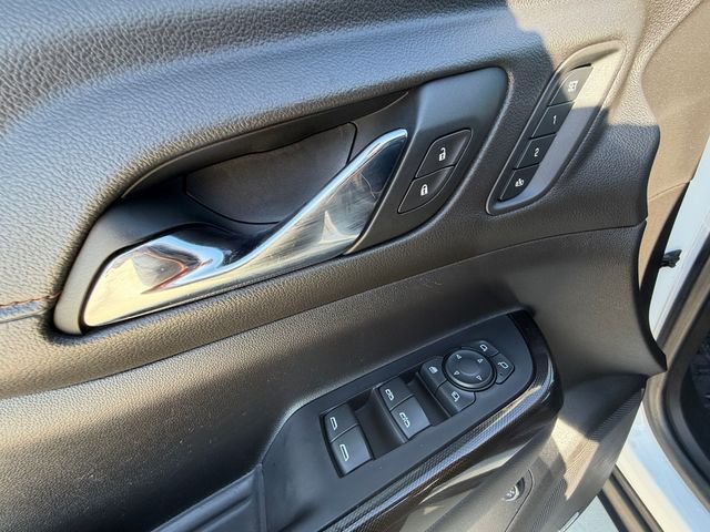 Used 2022 White GMC AT4 image 11