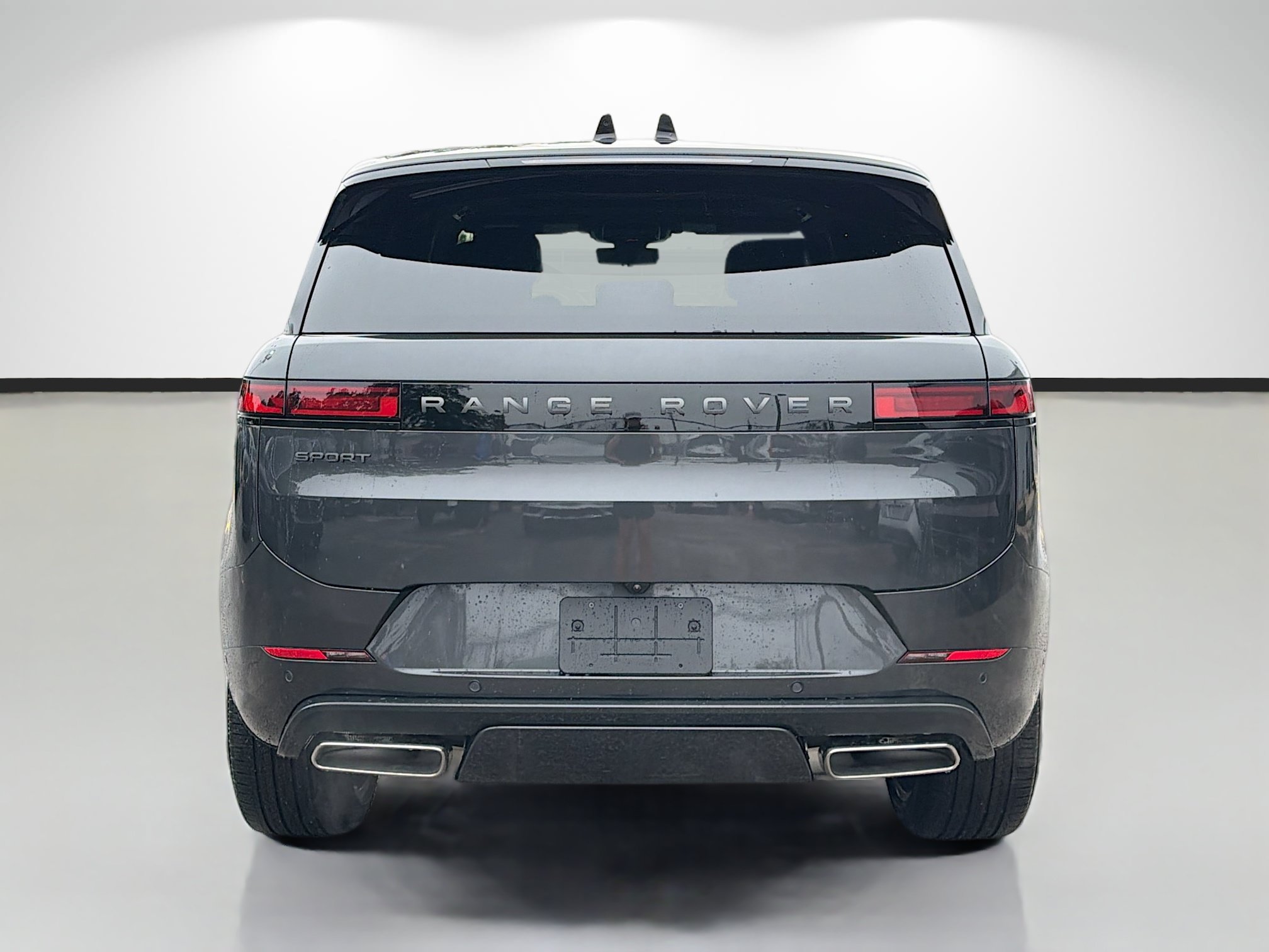 New 2026 Carpathian Grey Land Rover Dynamic SE image 4