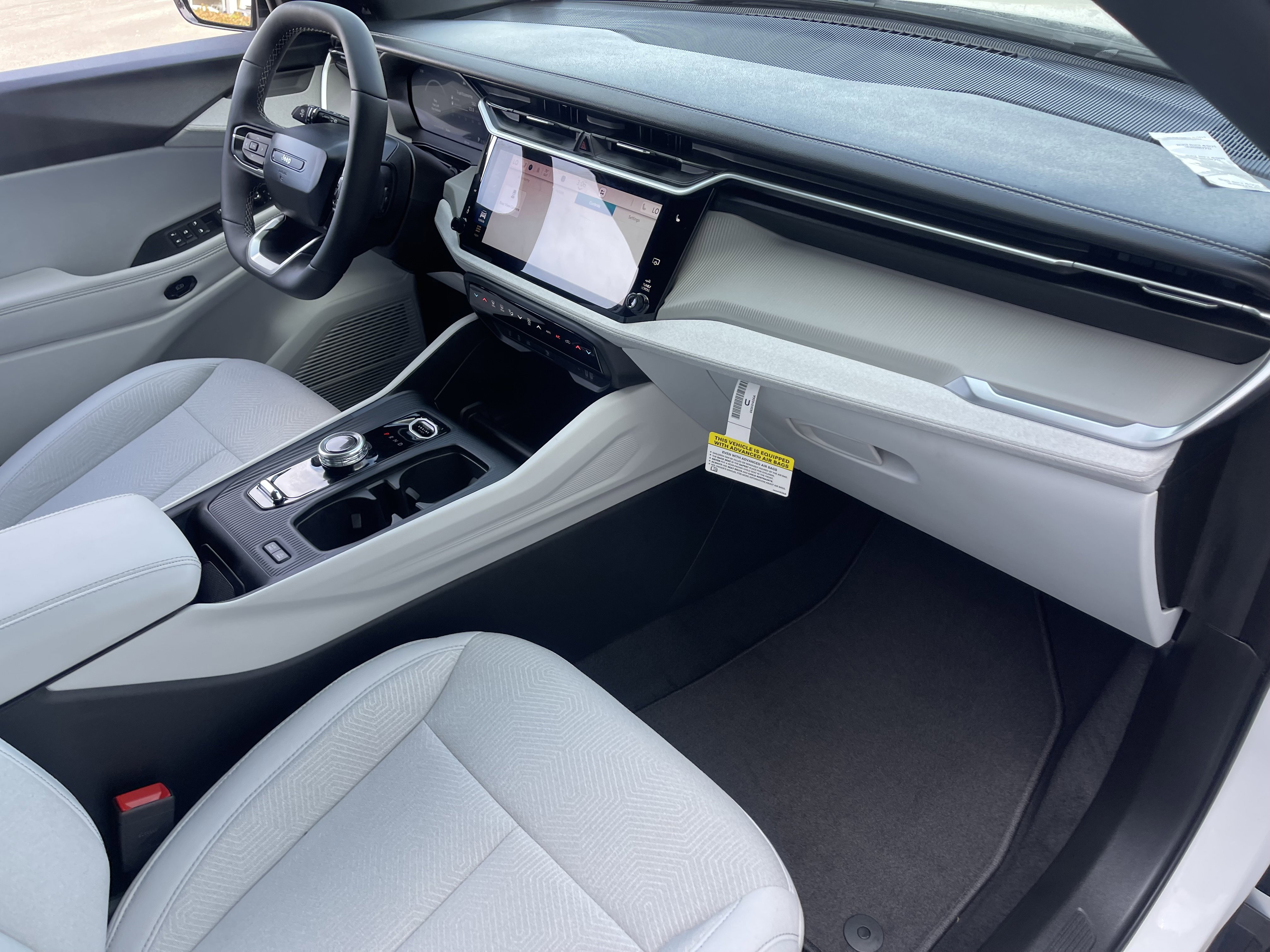 New 2026 Bright White Clear-Coat Exterior Paint Jeep Laredo image 28
