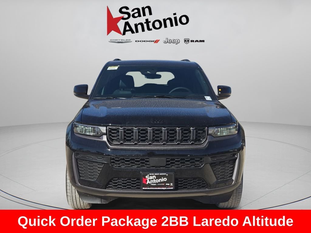 New 2026 Diamond Black Crystal Pearl-Coat Exterior Paint Jeep Altitude image 3