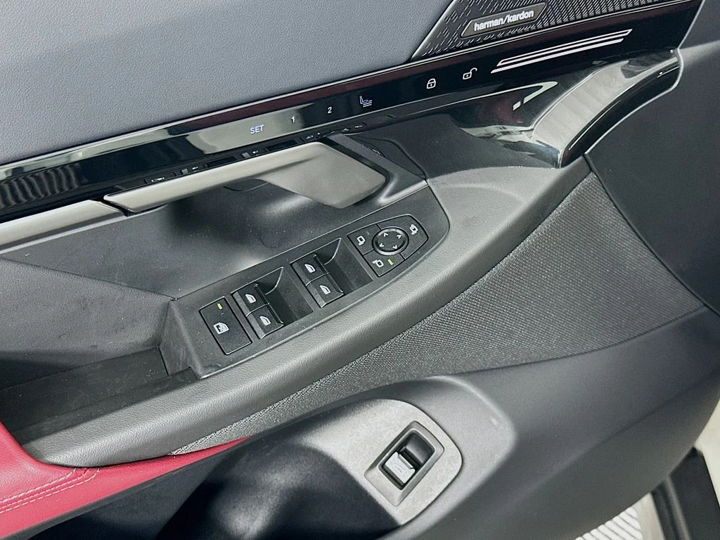 2025 BMW 5 Series 530i - Photo 18