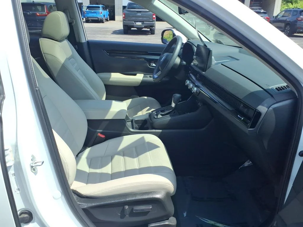 Used 2024 White Honda EX-L image 19