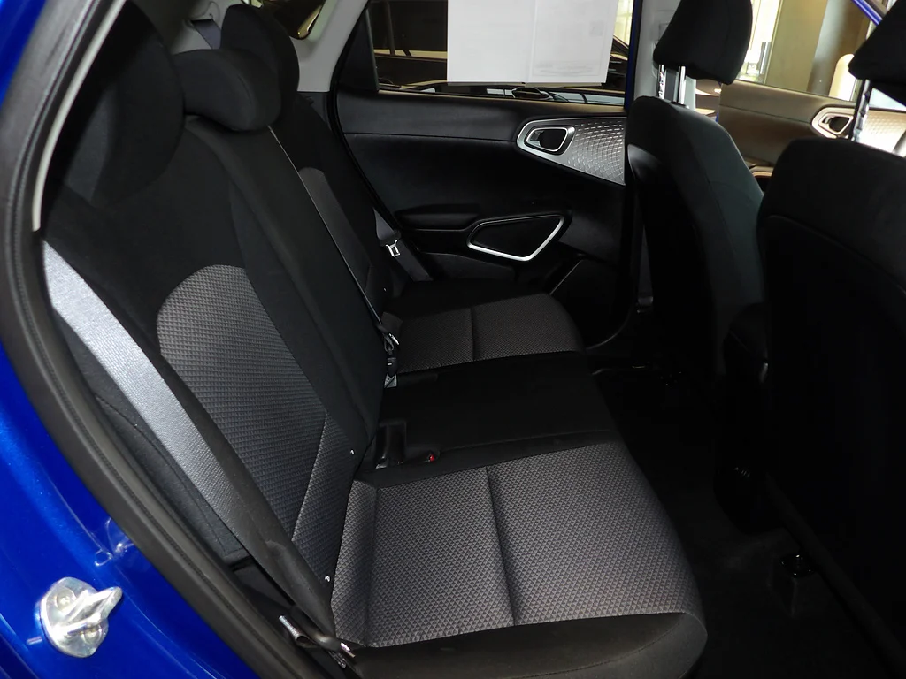 Used 2022 Neptune Blue/Cherry Black Kia X-Line image 17