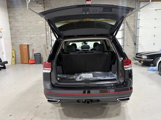 New 2026 Black Volkswagen 2.0T SE w/Technology image 13
