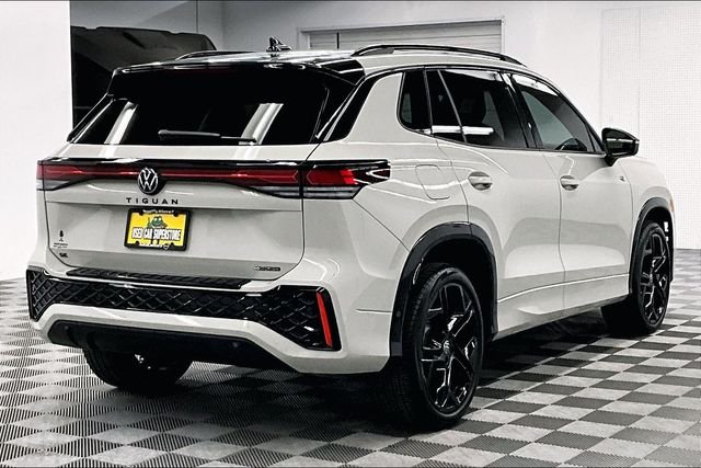 2025 Volkswagen Tiguan SE R-LINE BLACK - Photo 13