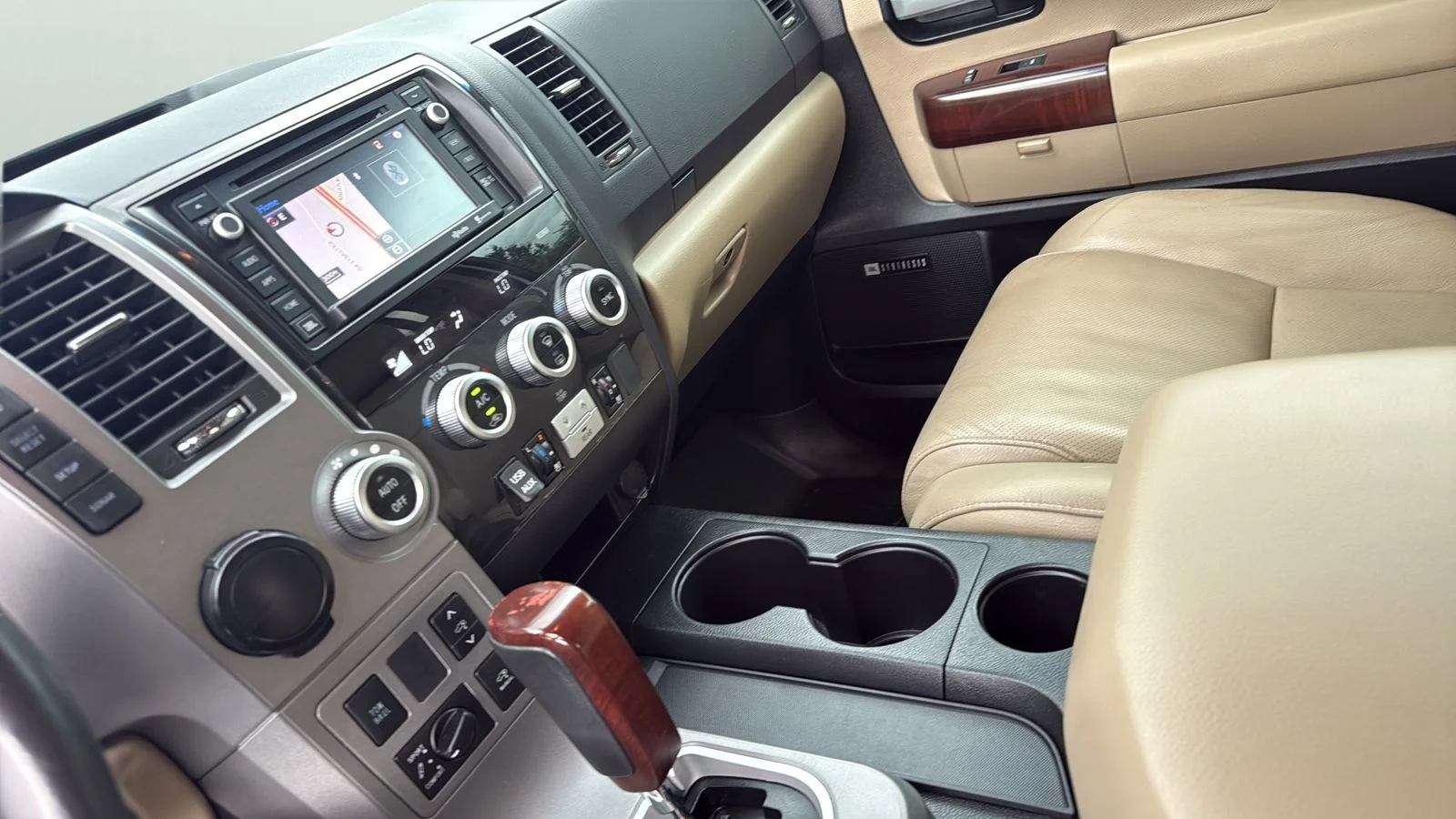 Used 2014 White Toyota Platinum image 20