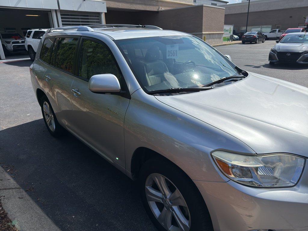 Used 2008 CLASSIC SILVER METALLIC Toyota Limited image 2