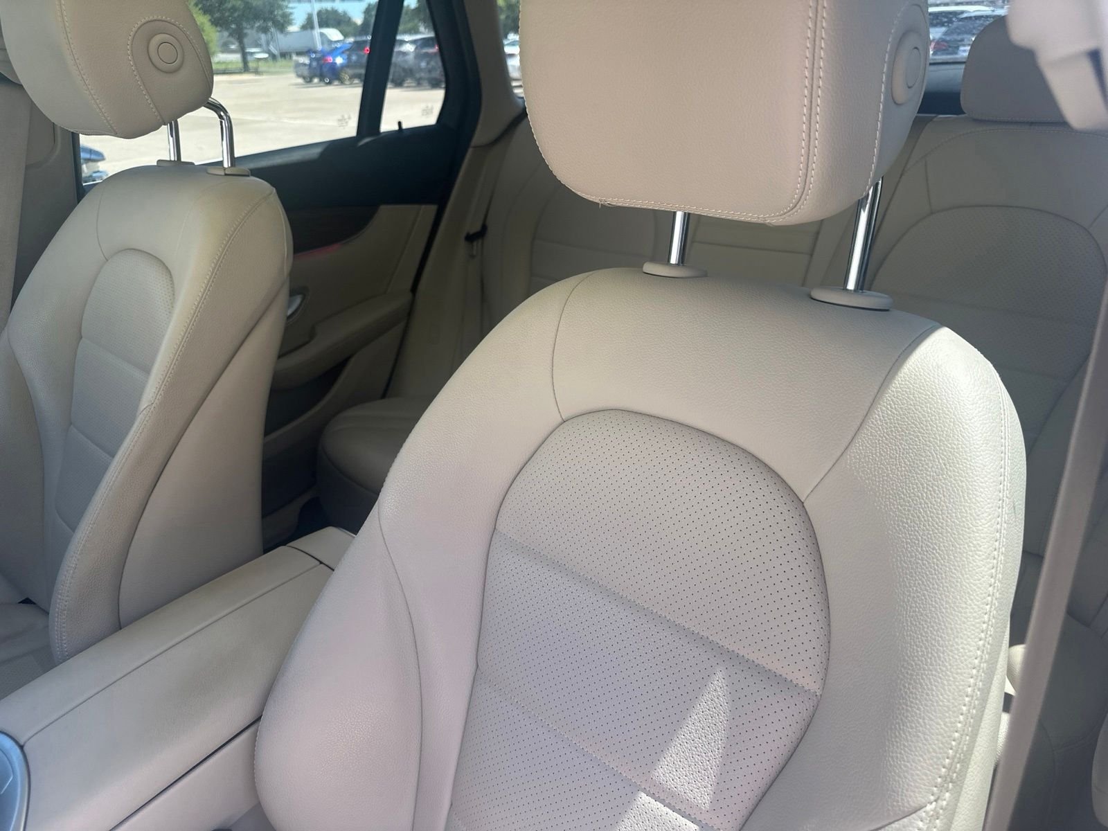Used 2022  Mercedes-Benz GLC 300 image 9