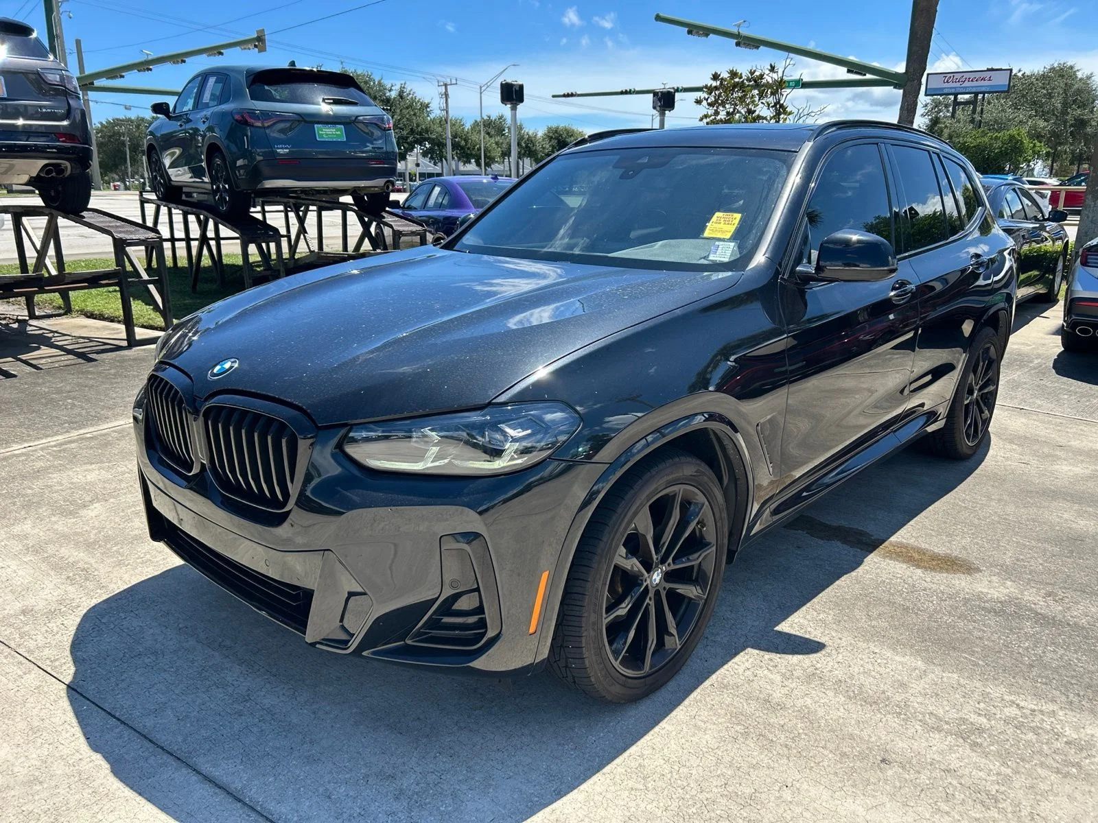 Used 2022 Black Sapphire Metallic BMW sDrive30i image 1