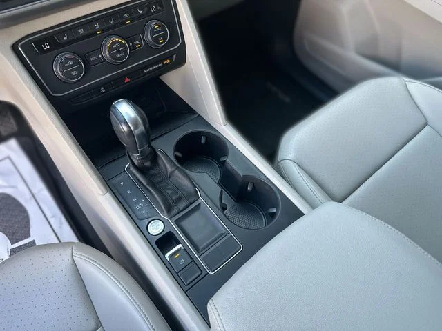Used 2019 White Volkswagen 3.6L V6 SE image 21