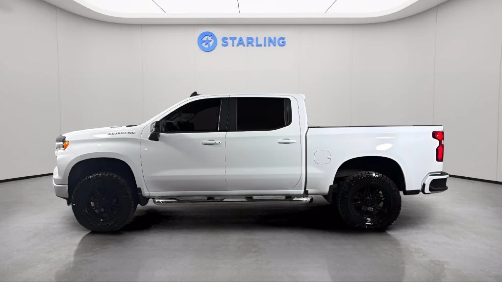 Used 2024 Summit White Chevrolet RST image 3