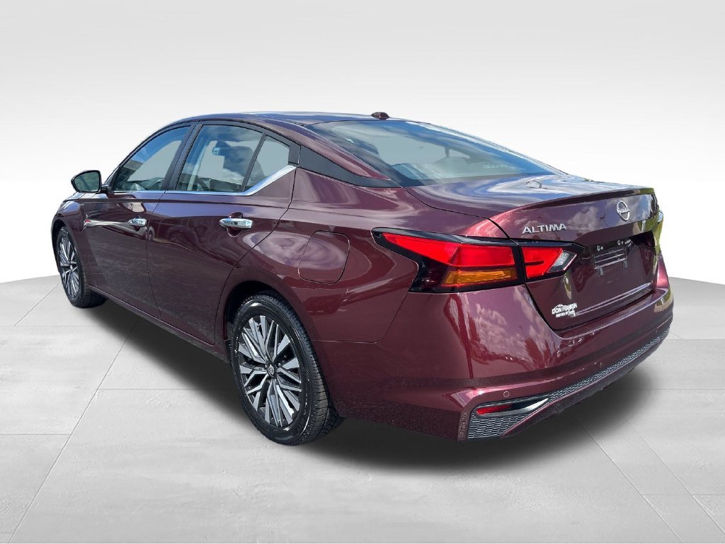 Used 2024 Red Nissan 2.5 SV image 3