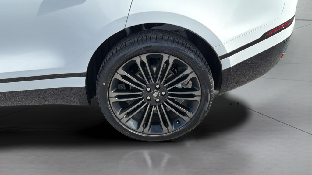 New 2026 Fuji White Land Rover  image 16