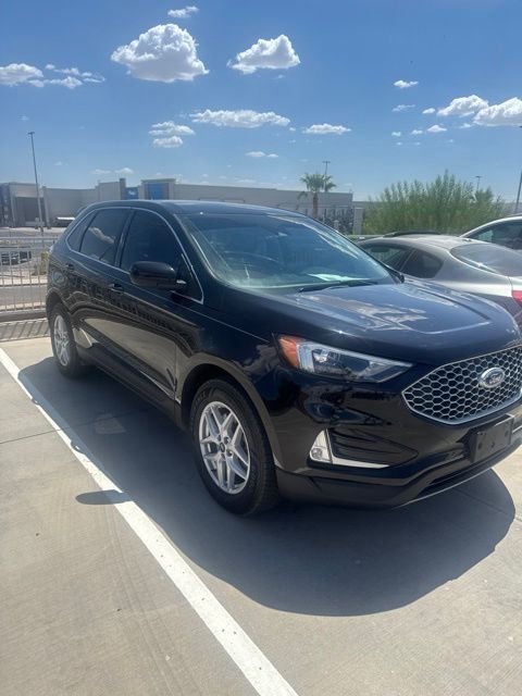 Used 2023 Black Ford SEL image 2