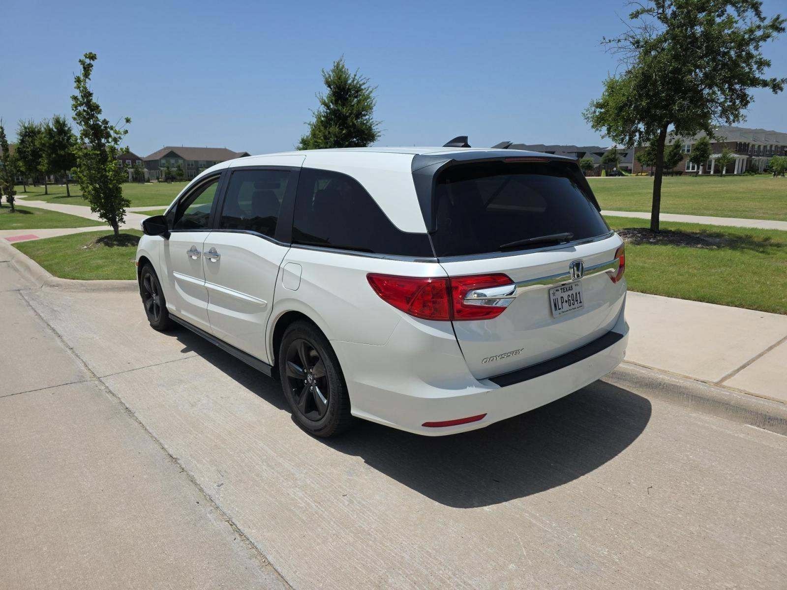 Used 2018 White Diamond Pearl Honda EX-L image 2