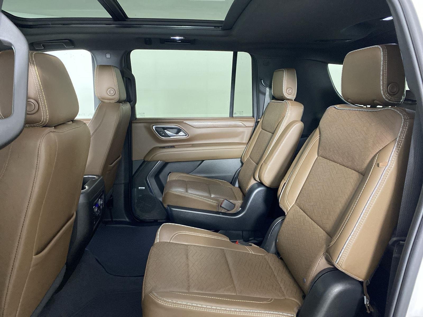 Used 2023 Iridescent Pearl Tricoat Chevrolet High Country image 26