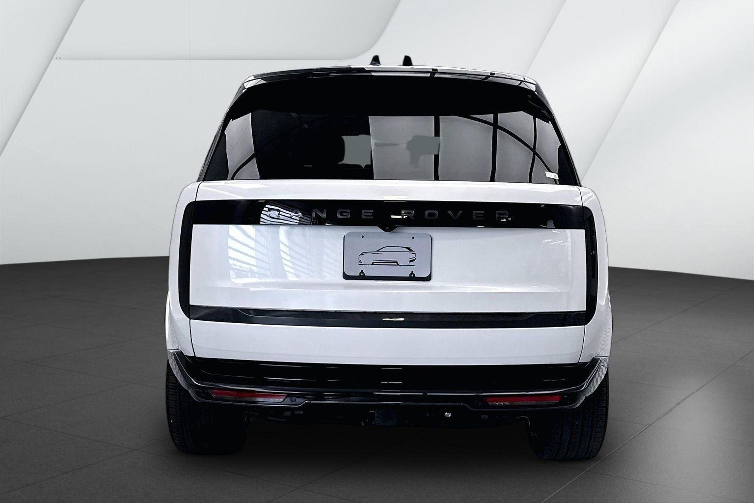 New 2026 Ostuni Pearl White Premium Metallic Land Rover SE image 7