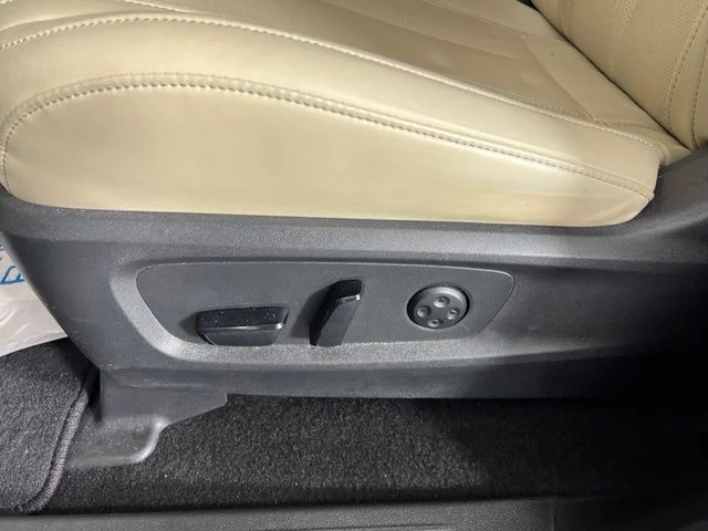 Used 2023 Red INFINITI LUXE image 22