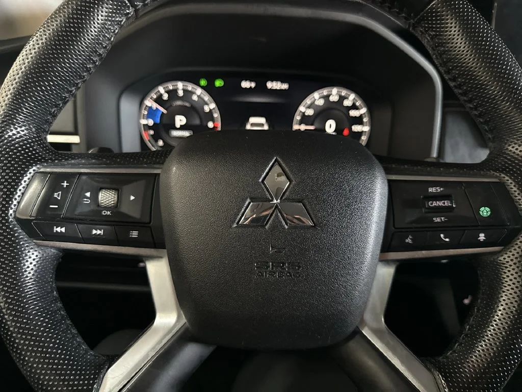 Used 2022 Mercury Gray Metallic Mitsubishi SE image 22