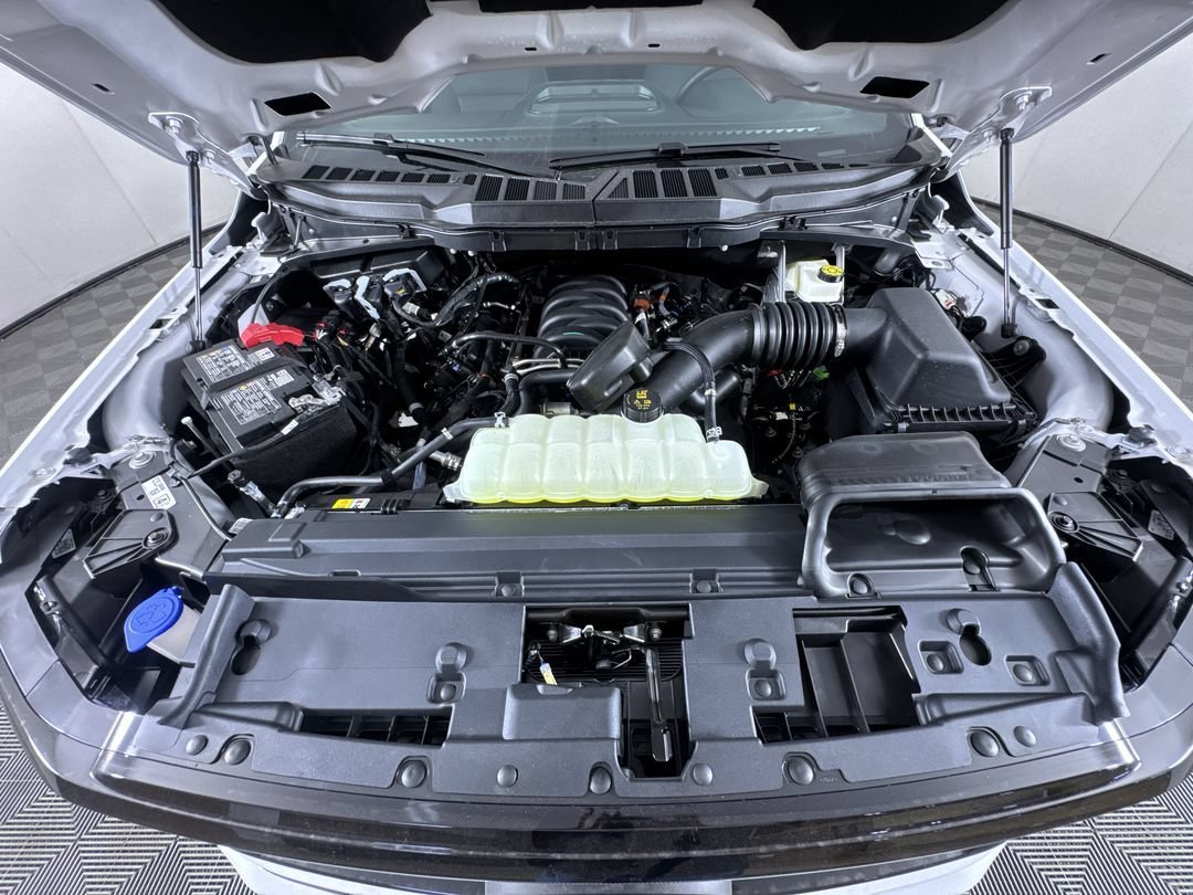 New 2026 Oxford White Ford XLT image 30