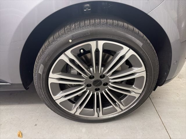 New 2026 Eiger Grey Land Rover SE image 27