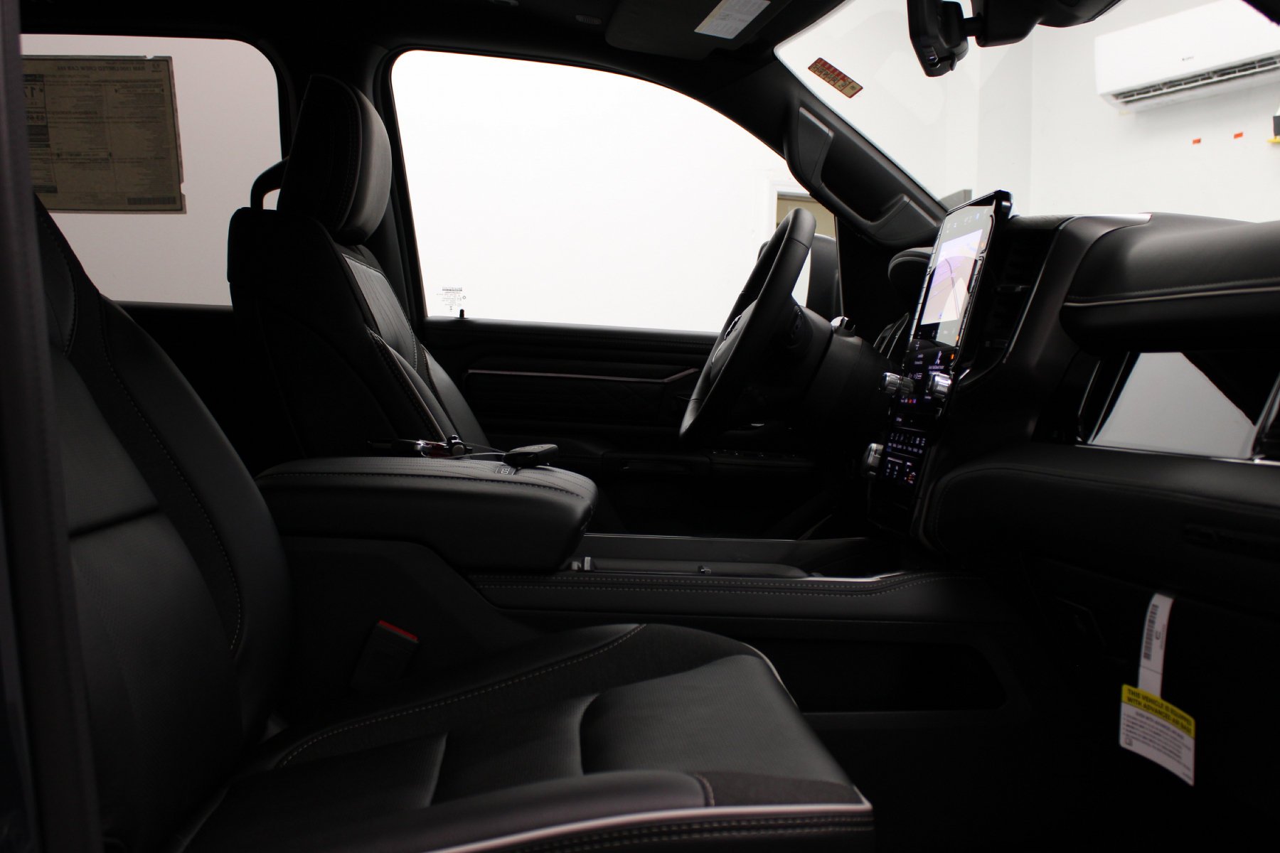 2026 RAM 1500 Limited - Photo 24