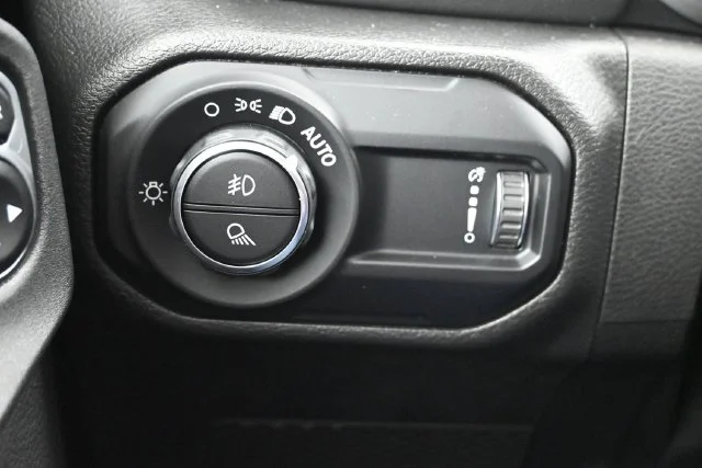 Used 2023 Black Clearcoat Jeep High Altitude image 27
