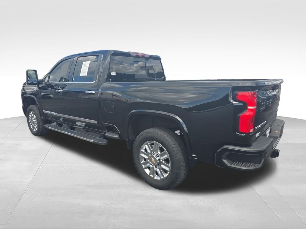 Used 2024 Black Chevrolet High Country image 3
