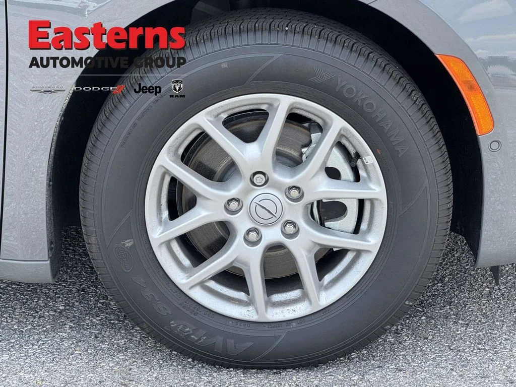 2025 Chrysler Pacifica Select - Photo 29