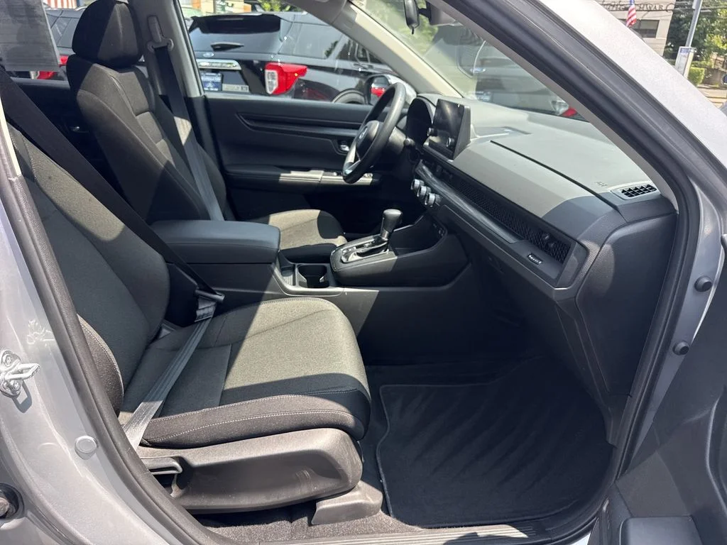 Used 2024  Honda EX image 28