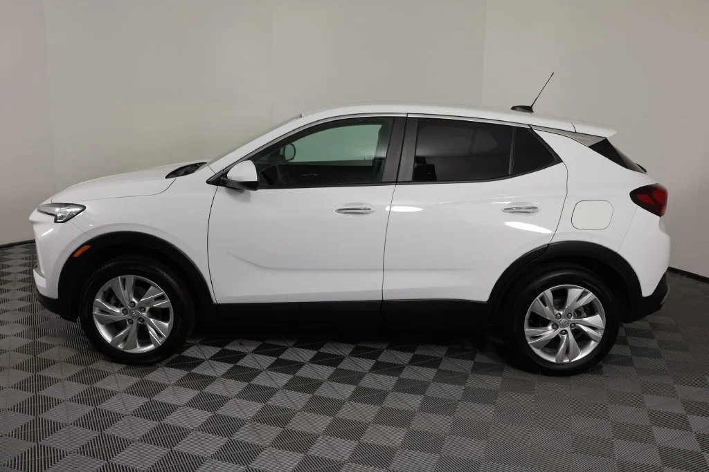 Used 2026 Summit White Buick Preferred image 5