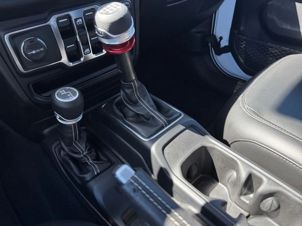Used 2021 White Jeep Unlimited Sahara image 17