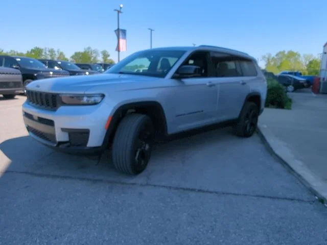 Certified Used 2021 Silver Jeep Altitude image 5