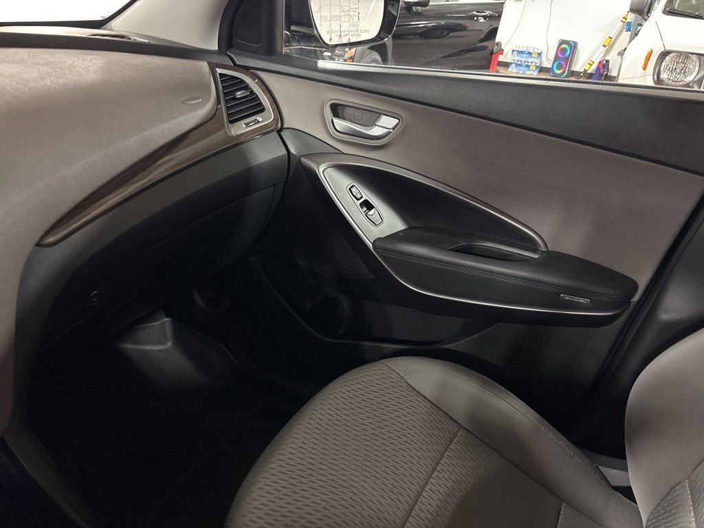 Used 2018 Gray Hyundai 2.4 Base image 25