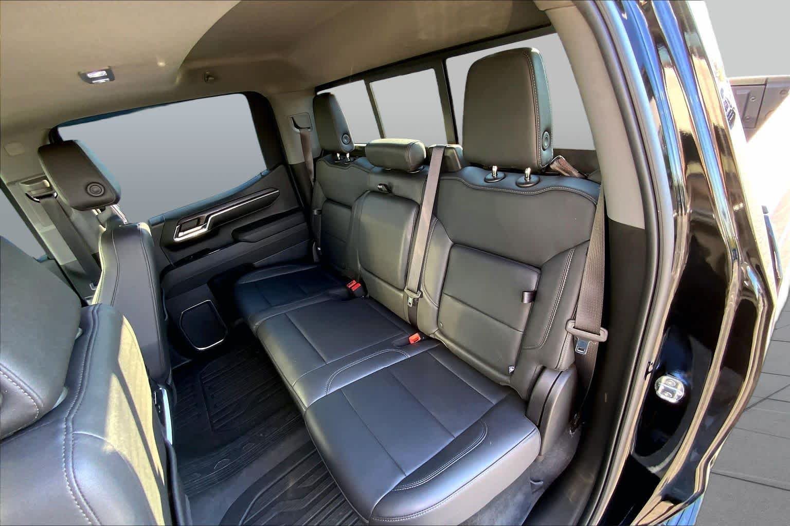 Used 2023 Onyx Black GMC SLT image 18