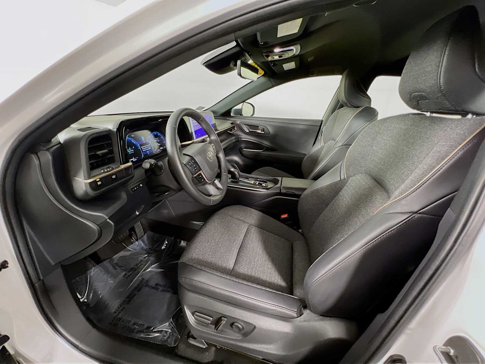 Used 2023 Oxygen White Toyota XLE image 22