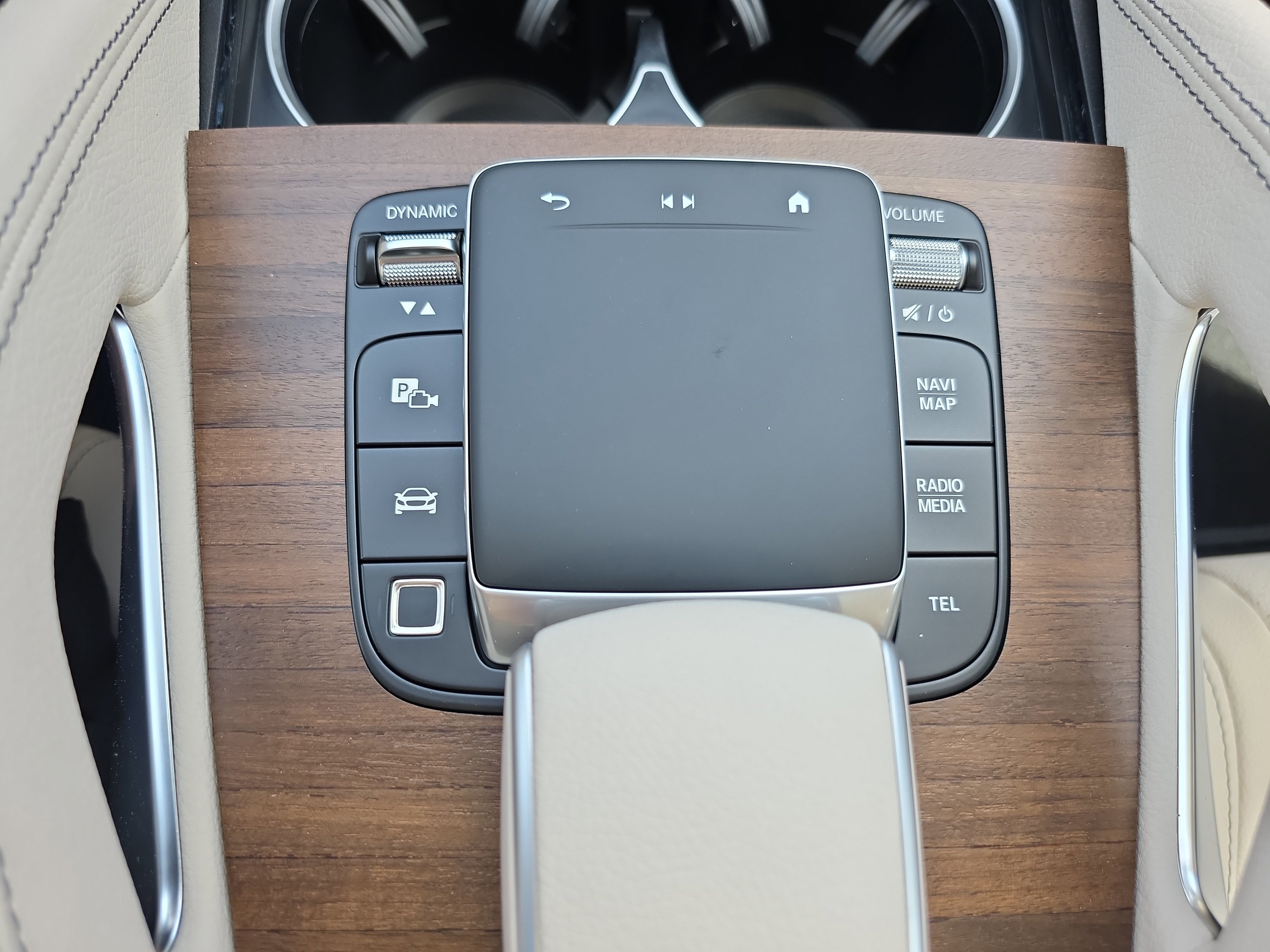 New 2026 MANUFAKTUR Moonlight White Metallic Mercedes-Benz GLE 450 image 54