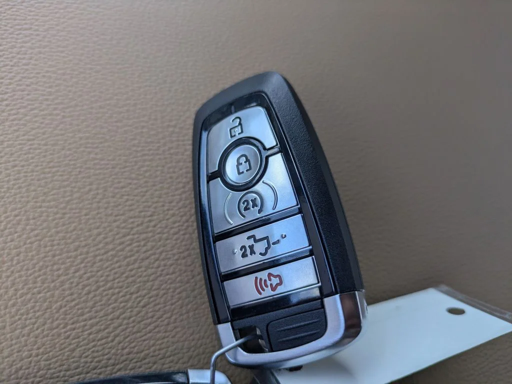 New 2026 Oxford White Ford Lariat image 28