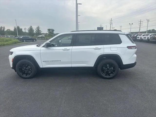 New 2026 Bright White Clear-Coat Exterior Paint Jeep Laredo image 5