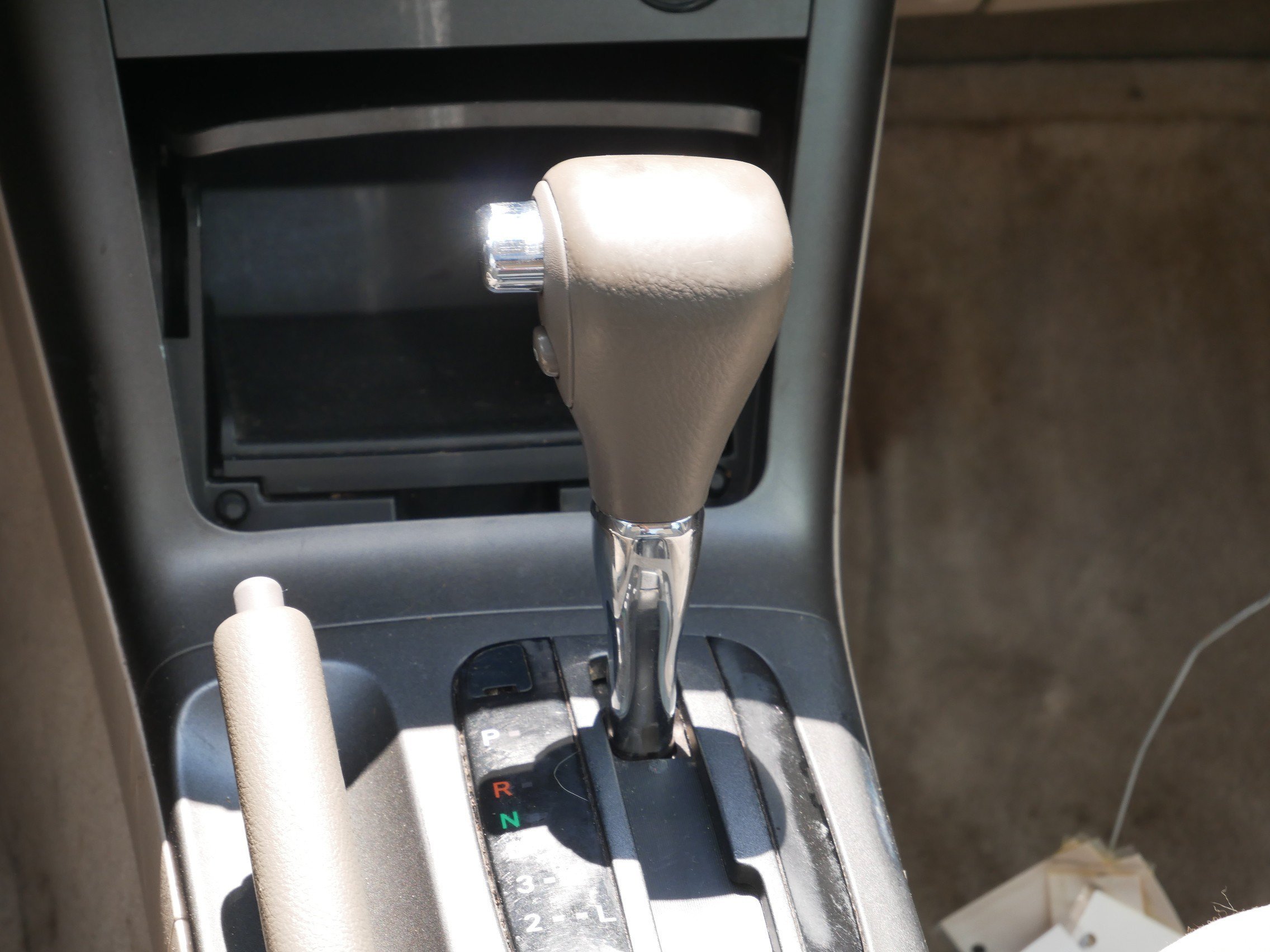 Used 2005 Gray Toyota LE image 16