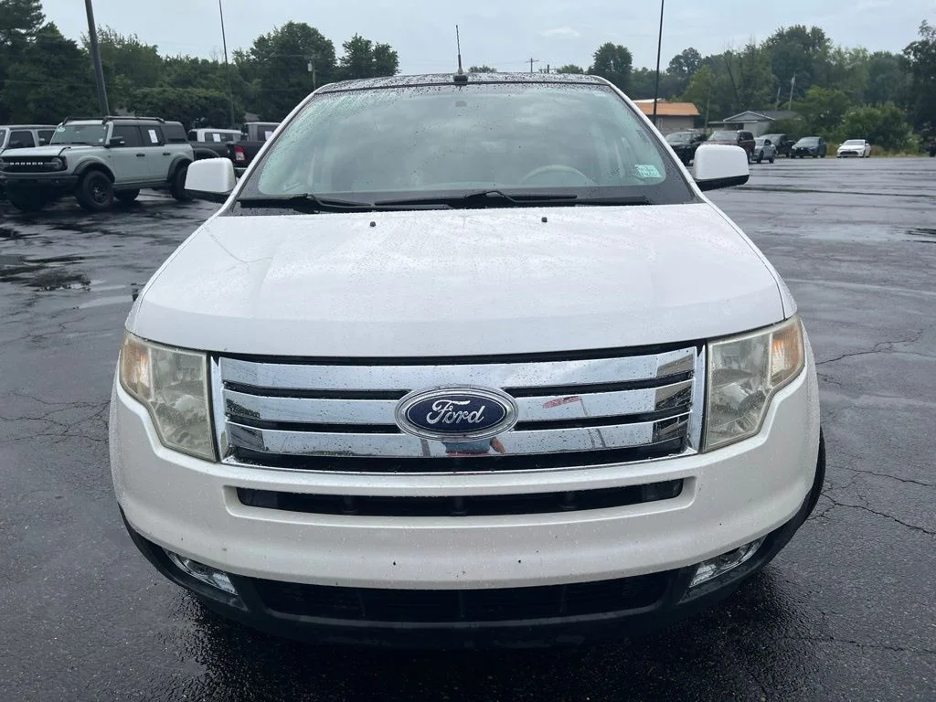 Used 2010 White Ford Limited image 7