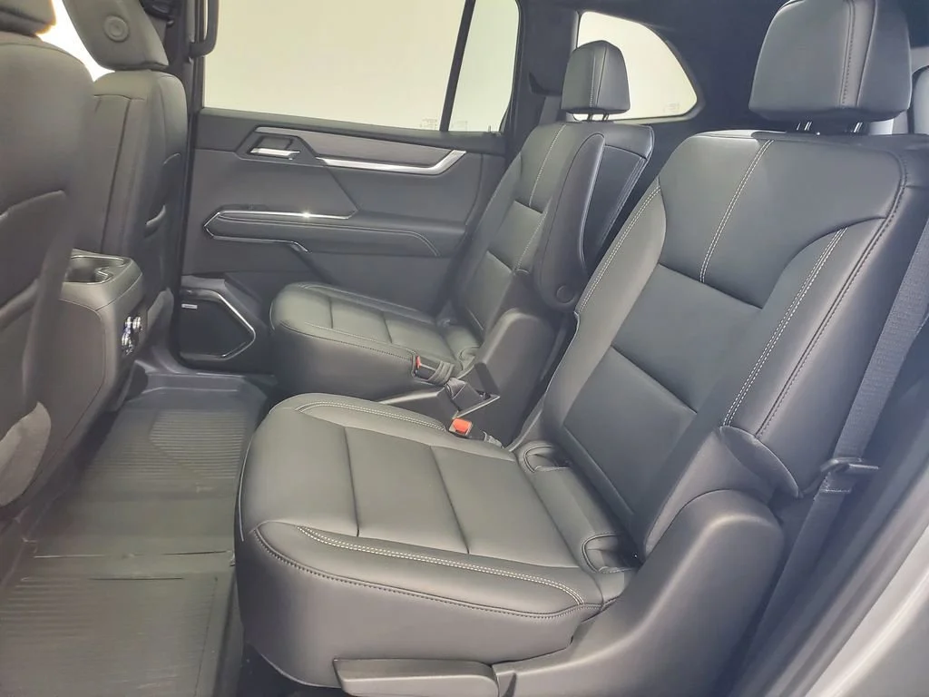 New 2026 Sterling Metallic GMC Elevation image 28