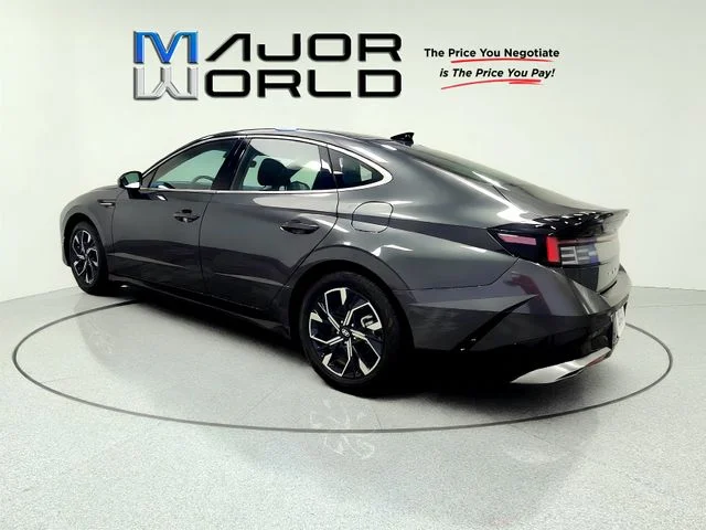 Used 2025 Gray Hyundai SEL image 5