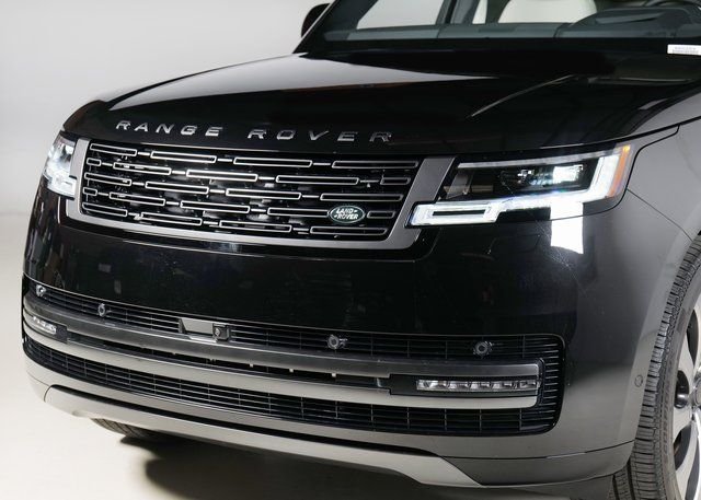 New 2026 Santorini Black Land Rover SE image 24