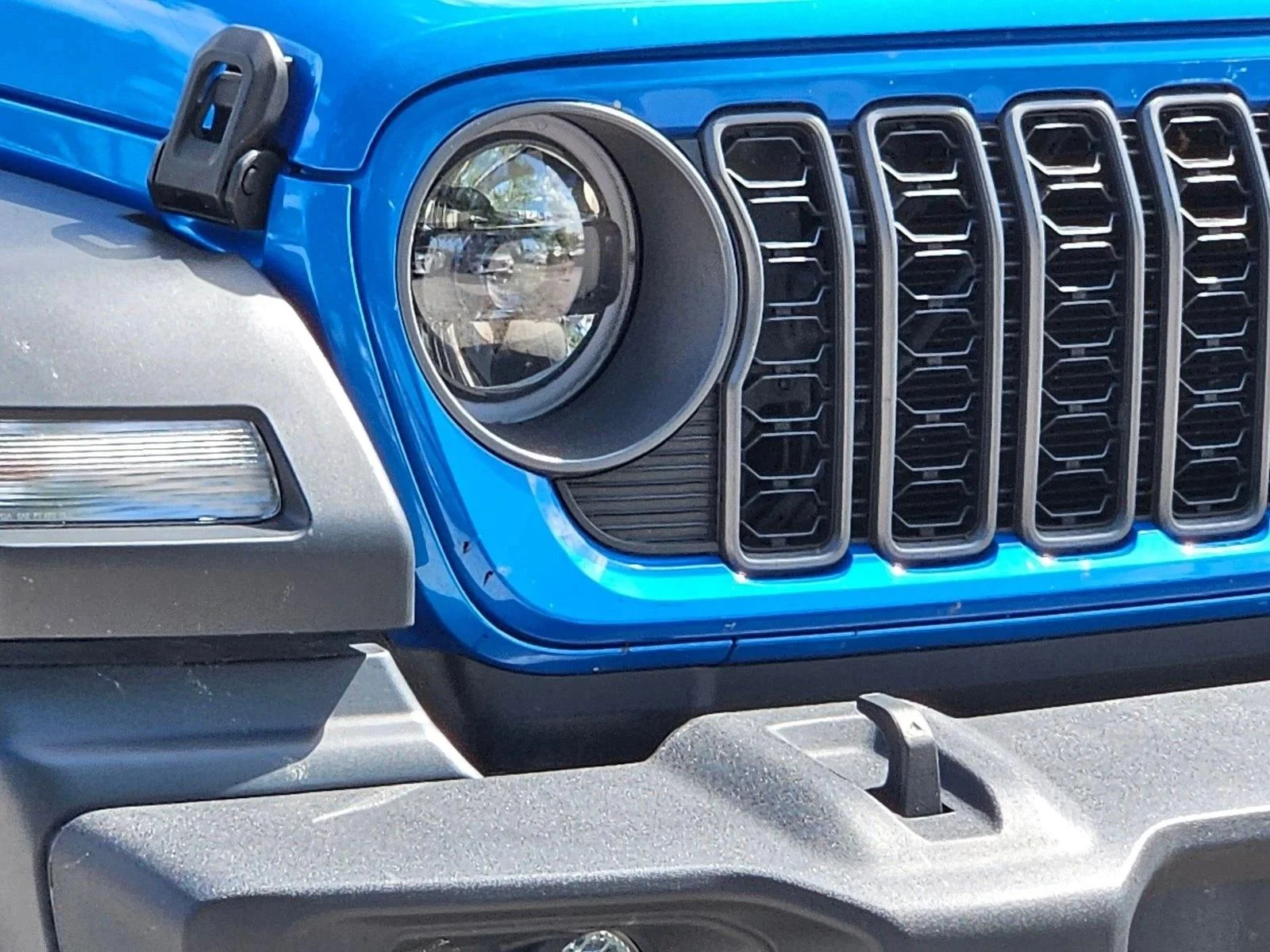 Used 2025 Hydro Blue Pearlcoat Jeep Sport S image 5