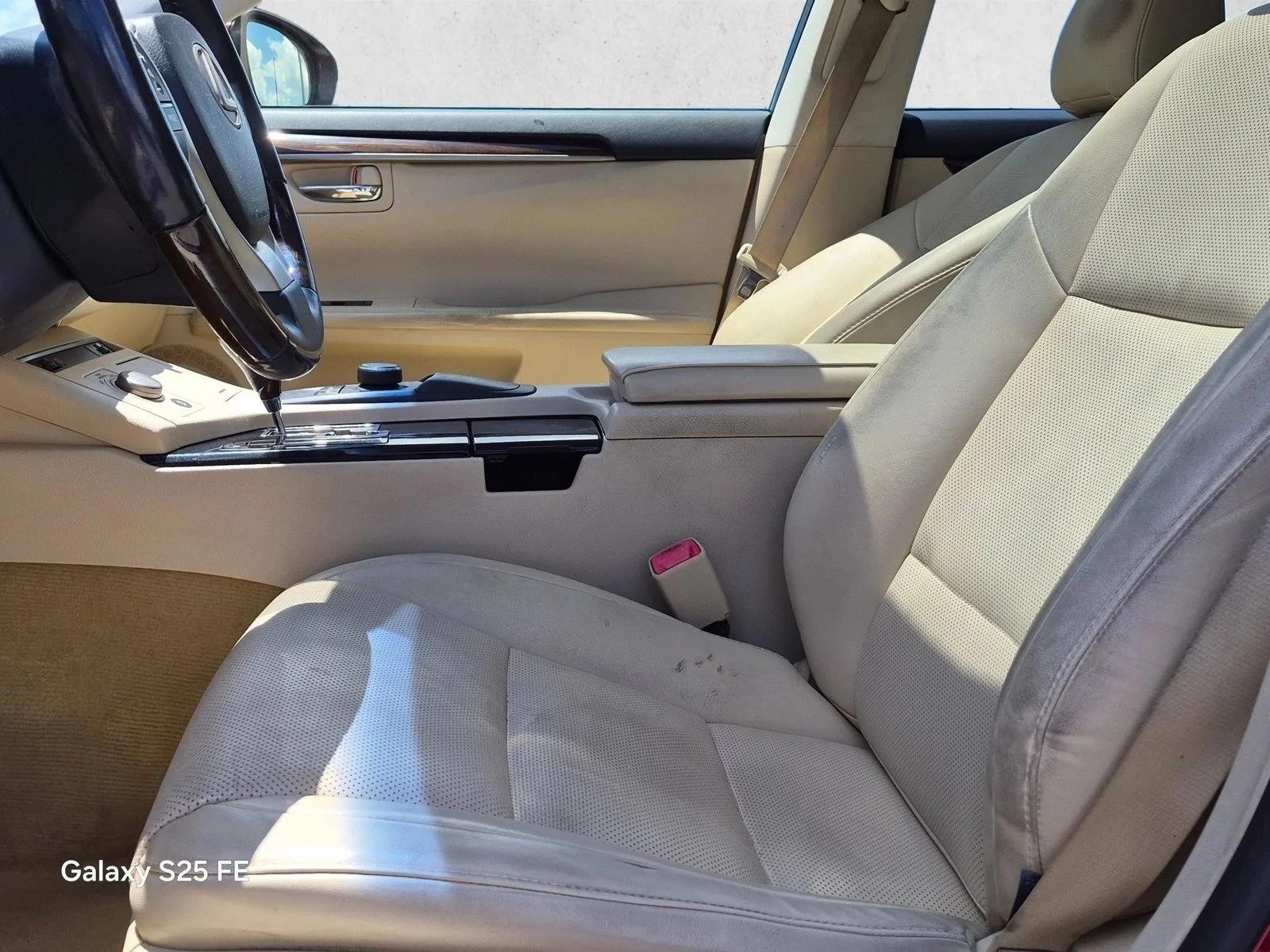 Used 2014 Matador Red Mica Lexus  image 16